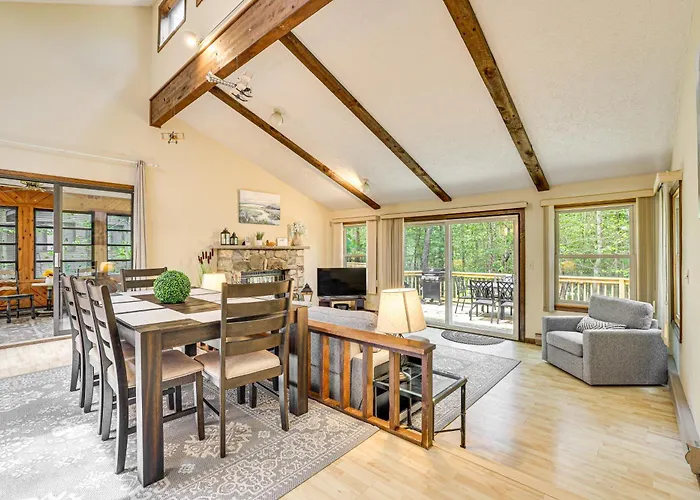 Clifton Township Home With Deck And Heated Sunroom!