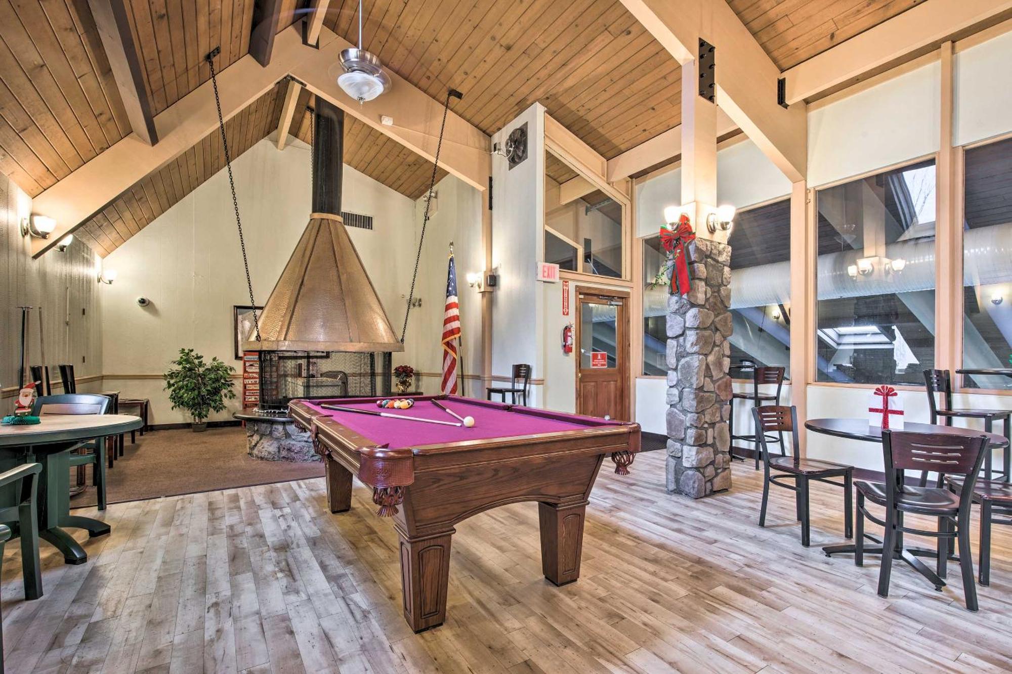 Clifton Township With Deck And Heated Sunroom! Gouldsboro