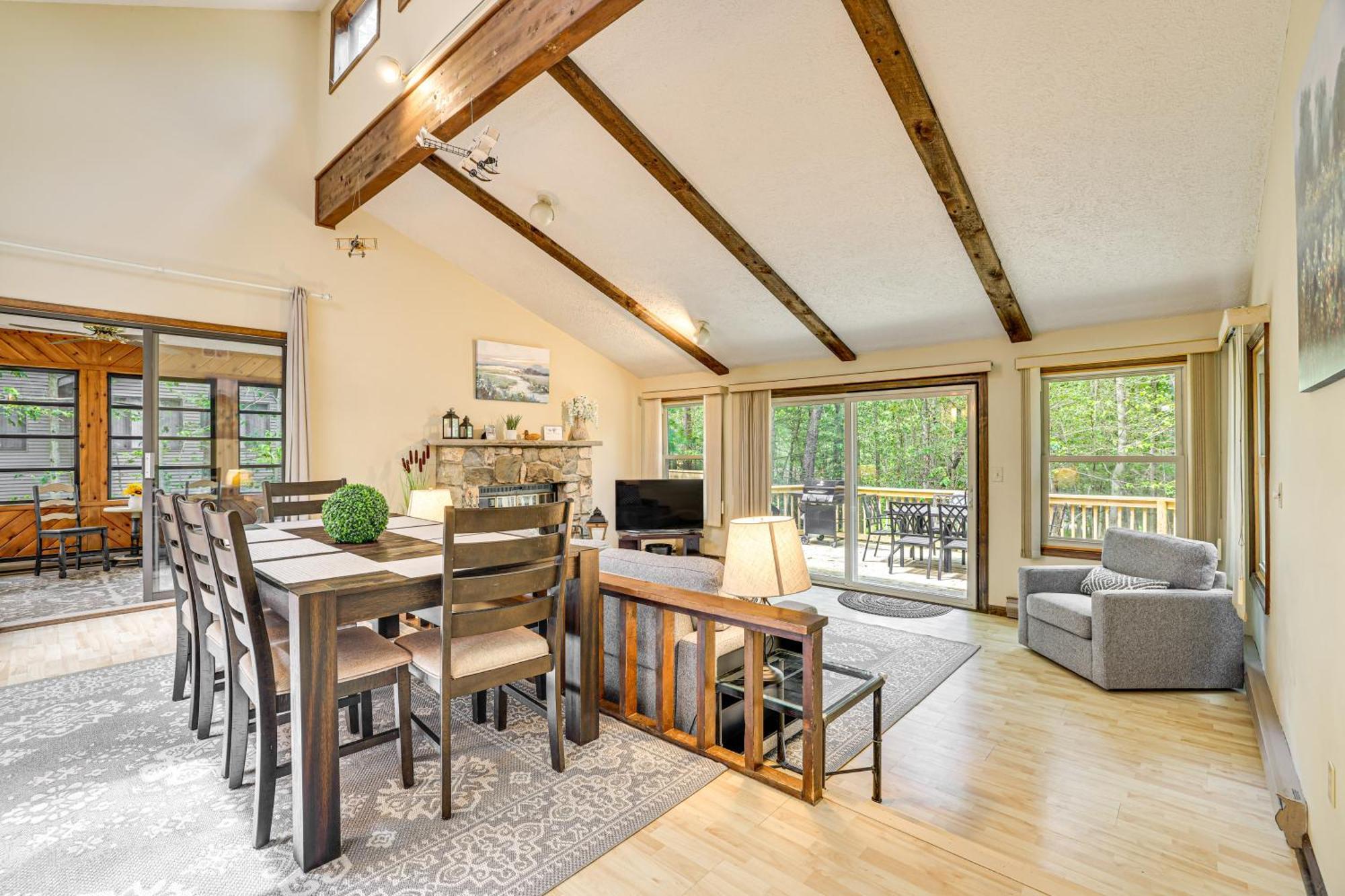 Clifton Township With Deck And Heated Sunroom! * Gouldsboro
