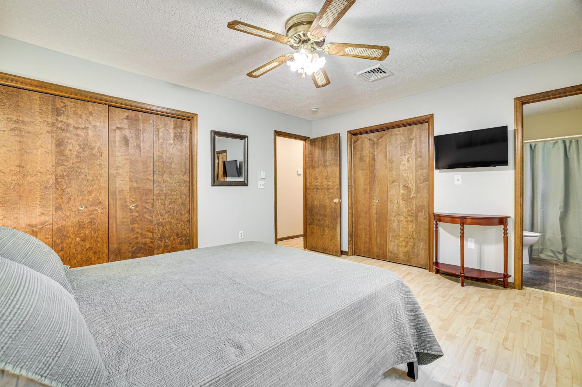 Clifton Township With Deck And Heated Sunroom! *