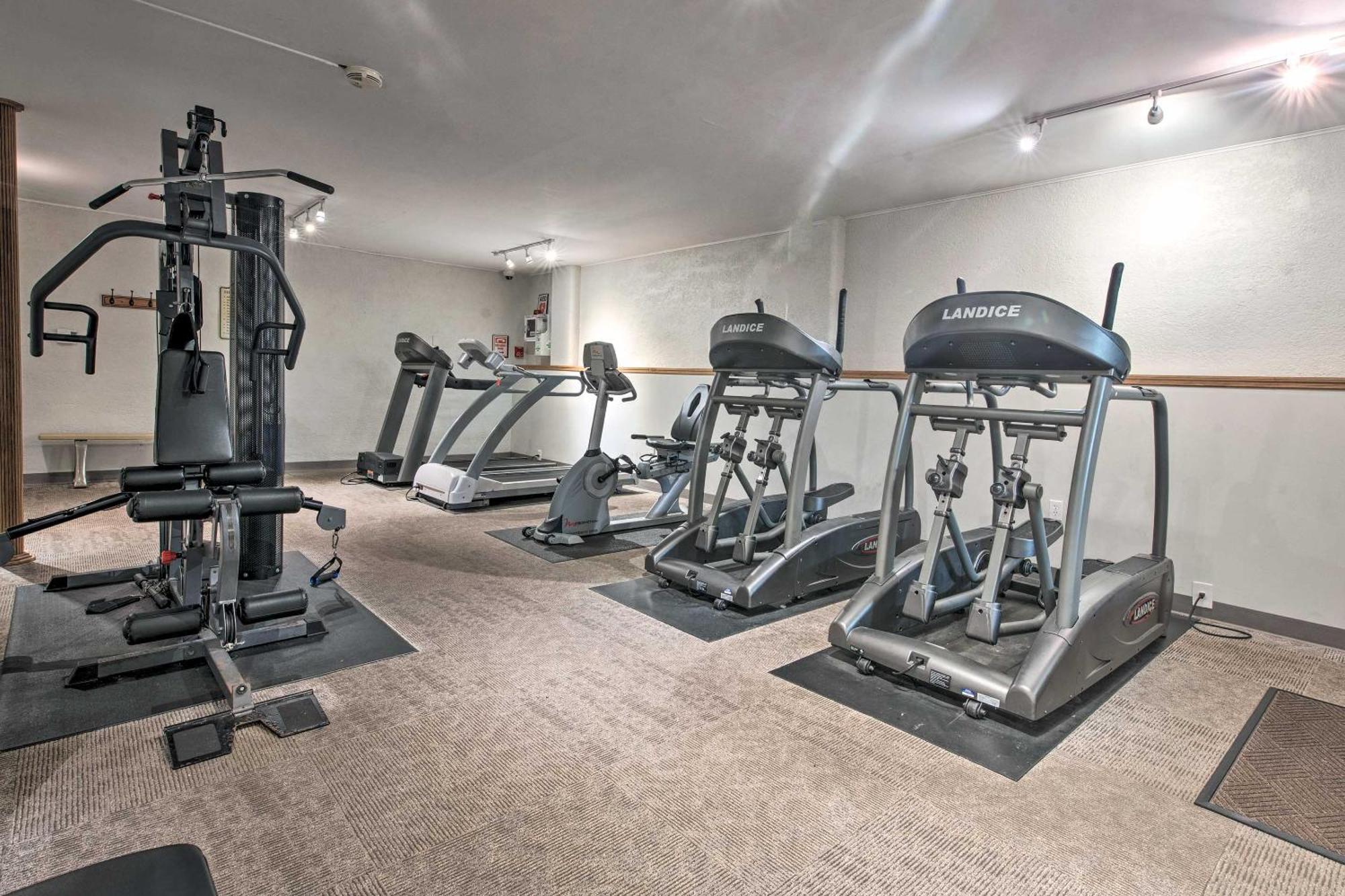 Clifton Township With Deck And Heated Sunroom! Holiday home Gouldsboro