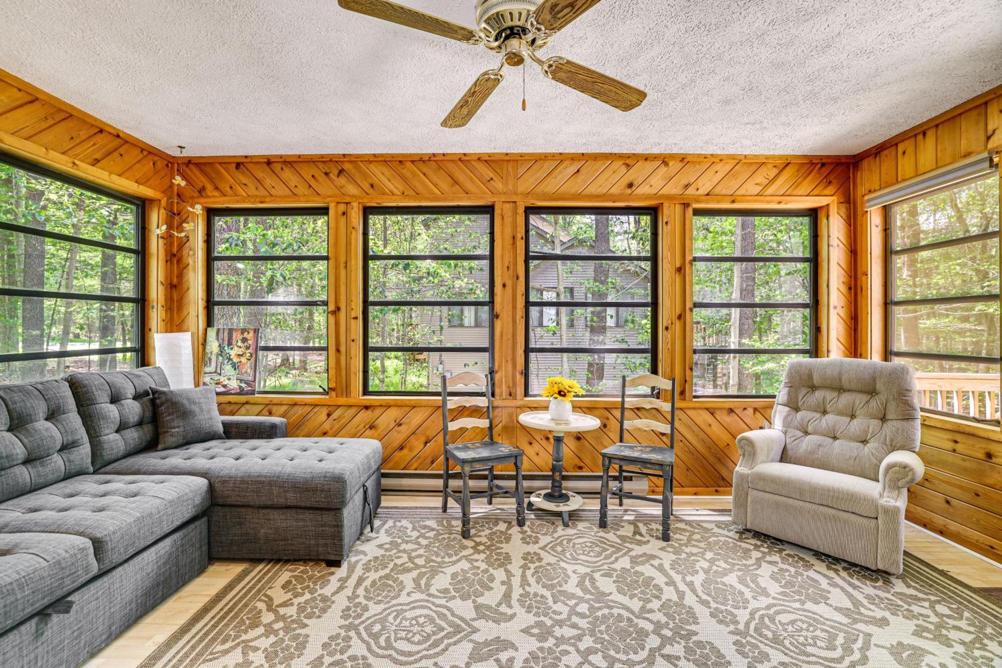 Holiday home Clifton Township With Deck And Heated Sunroom!